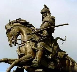 城门悬挂人头威慑百姓,用辣椒面*辱侮**妇女,罪恶昭彰被枪决