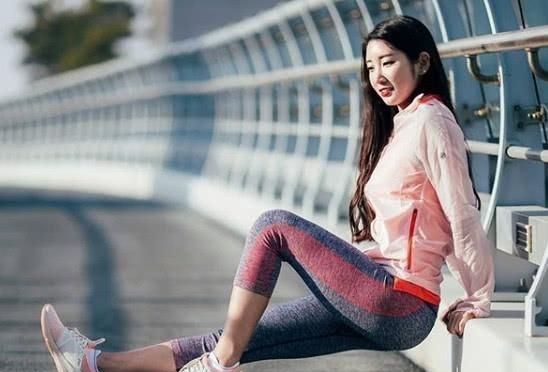 最近很火的梨形国外模特 (韩国胖女神模特)