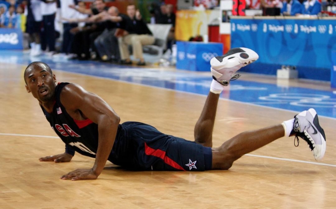 科比穿乔丹鞋的故事,科比篮球故事完整视频