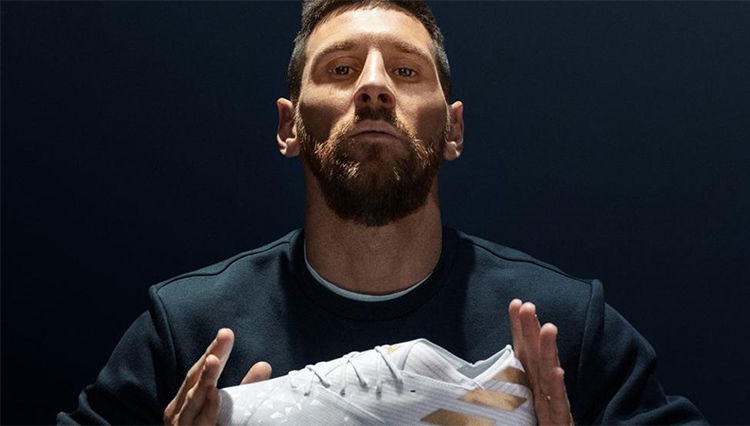 梅西8座金球专属战靴,梅西15周年足球鞋哪买得到正品