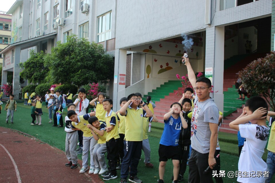 我运动我健康我快乐小学生绘画,小学校运动会开幕式田径操