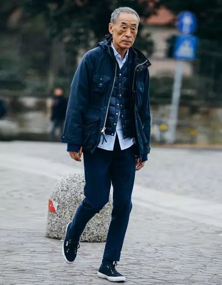 男人穿哪种羽绒马甲好看,四十多岁男穿马甲好看吗