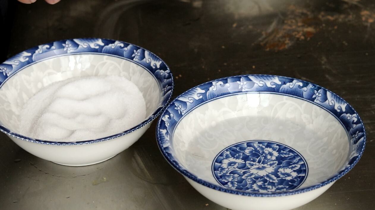 老妈腌咸鸡蛋的视频,妈妈腌咸鸭蛋的腌制方法