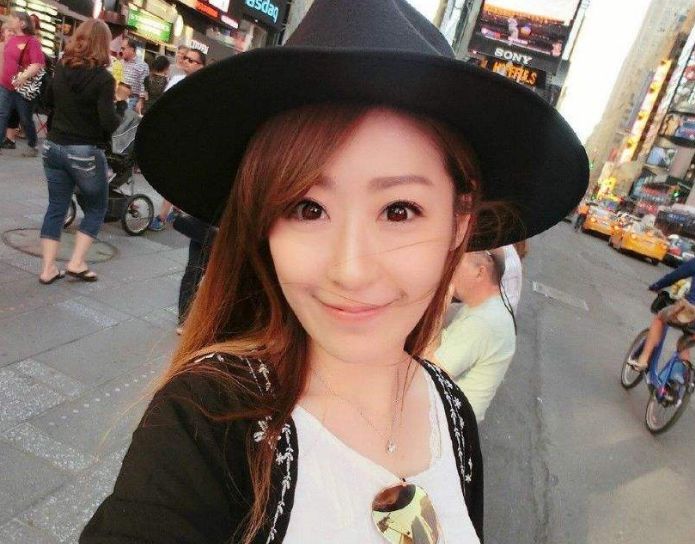 与周星驰签约8年只拍了2部戏,18岁就被周星驰看中