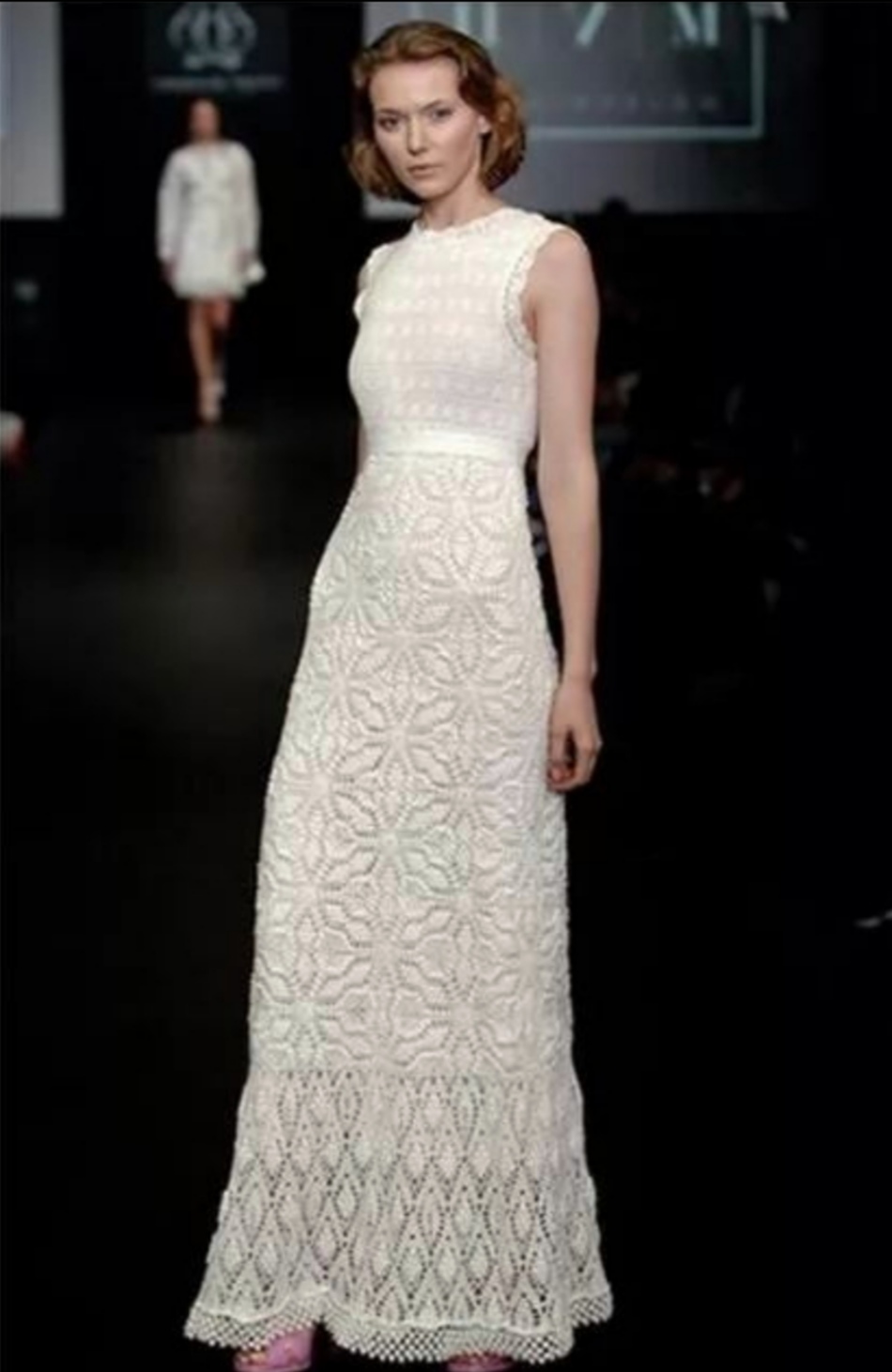 章子怡太放的开，礼服裙竟直接真空上阵，瞅瞅这饱满曲线太惹眼