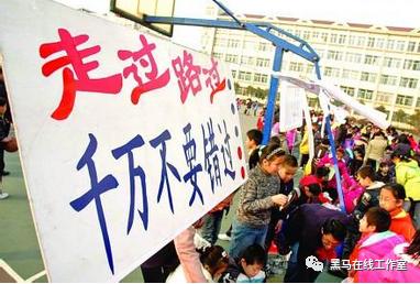 摆地摊卖什么利润高又实惠,哪些适合摆地摊最暴利的地摊小吃