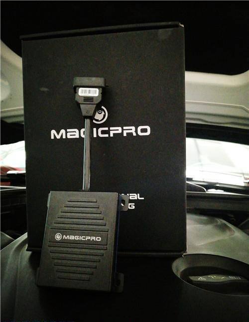 奔驰c级加赛车尾翼,奔驰c级车配空气悬挂