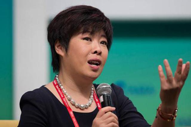 火爆一时的“国学大师”于丹，曾被北大学子赶下台，如今大不如前