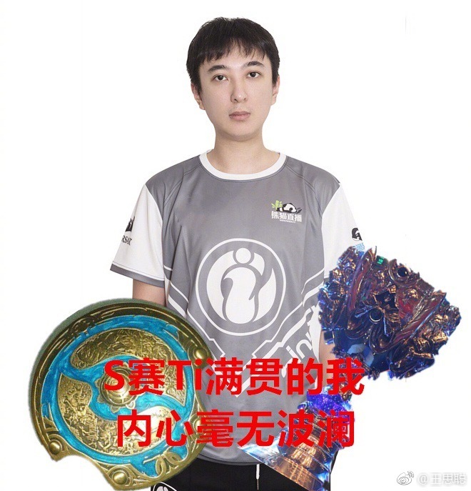 王思聪吃热狗表情包动图,王思聪花式吃热狗