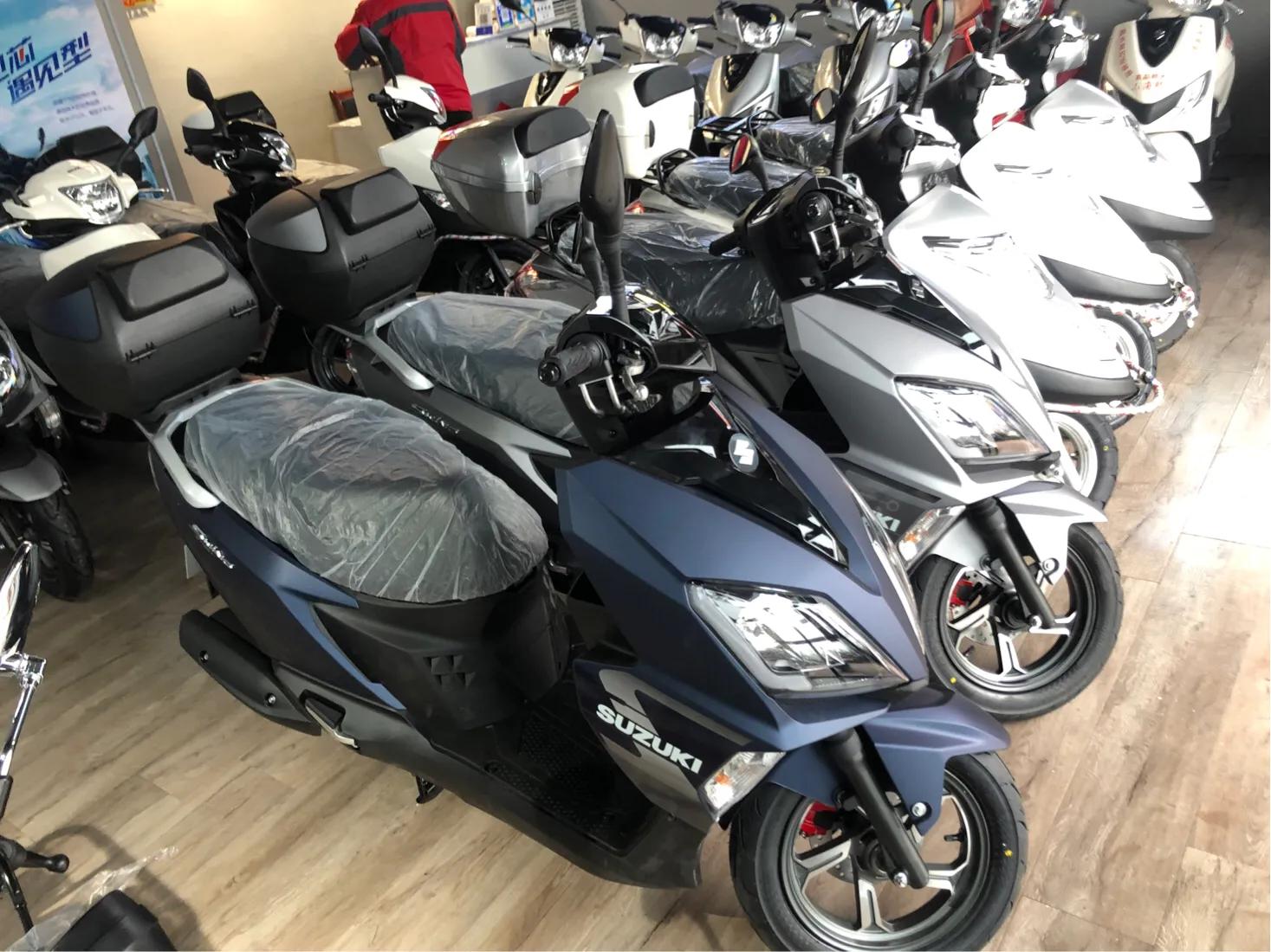 uy125高配和百年纪念版的区别,uy125百年纪念版开起来的感觉