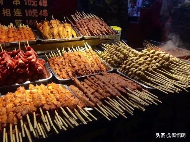 国内十条美食街你踩过几个坑,国内五条最受欢迎的美食街