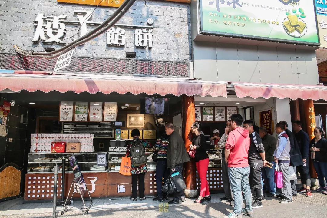 排队两小时，吃饭十分钟？传说中的老字号，真的值得排队吗？