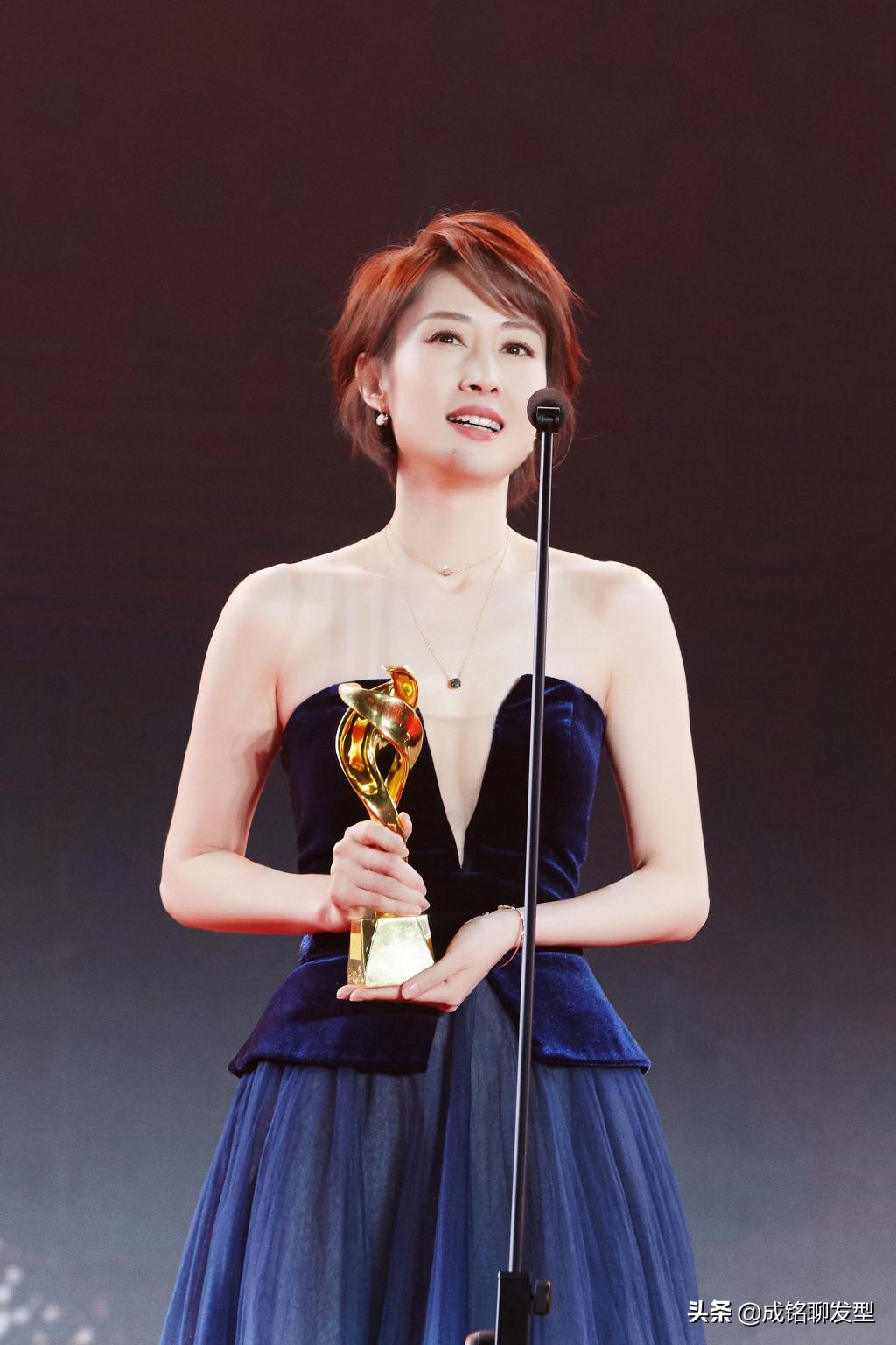 40岁国字脸女士适合什么短发型,40岁国字脸女性适合什么发型