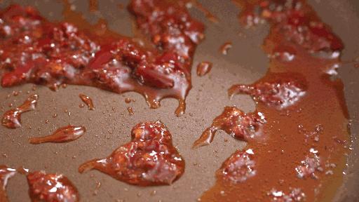 中国小有名气的酱，郫县豆瓣酱为何能被大众所喜爱？川菜不能没它