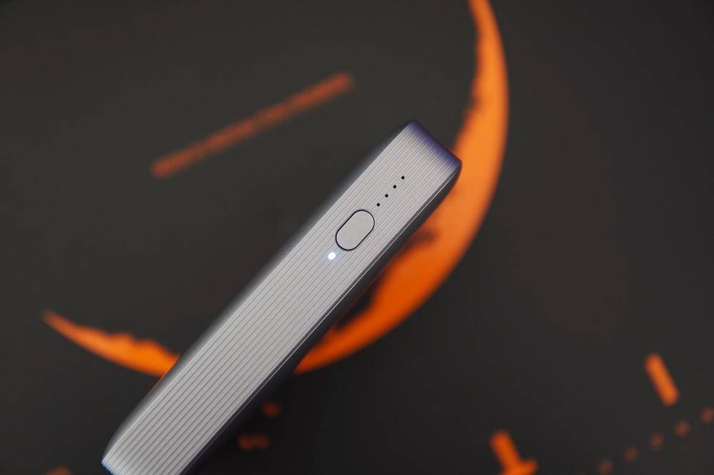 这个移动电源有点“奇葩”，可以给笔记本充电，还能投屏