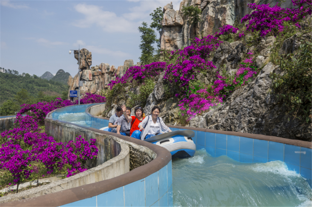 黄果树大瀑布附近有开放的洞穴吗,黄果树大瀑布洞穴