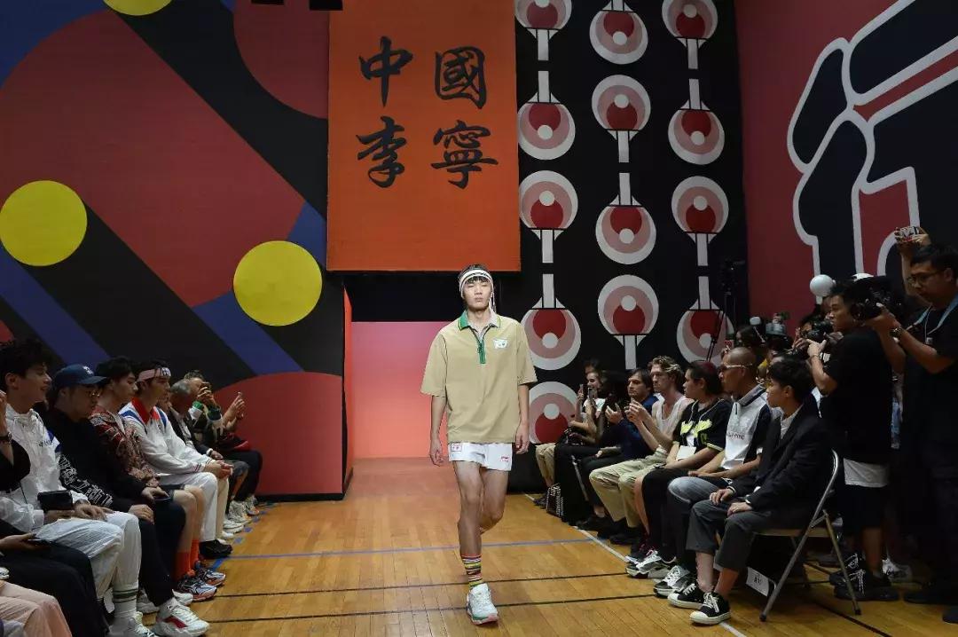 继百丽之后又一鞋王跌落神坛,一代鞋王的陨落百丽ceo