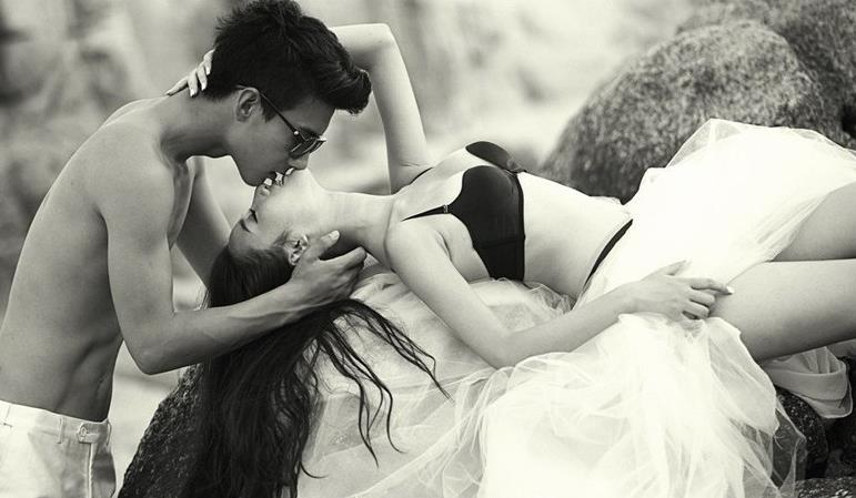 海边拍婚纱照姿势,拍婚纱照姿势跟表情图中式