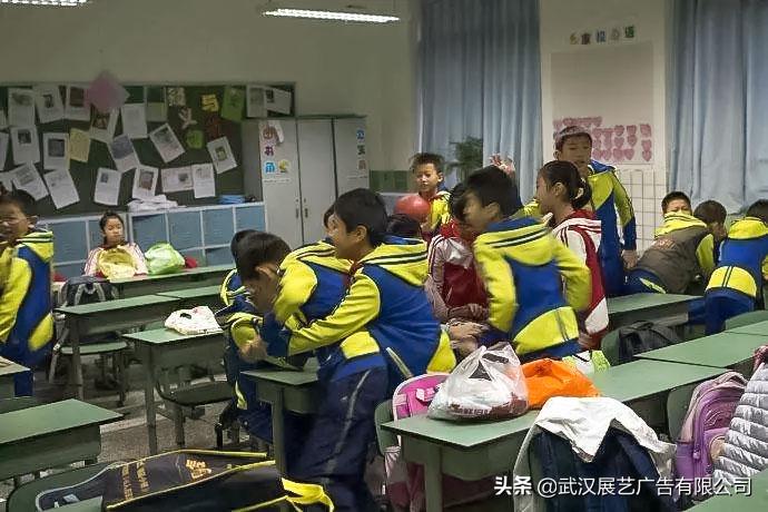 课间时追逐打闹是什么行为,学生追逐打闹怎么制止