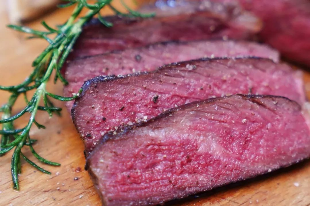 熟成牛排是智商税吗,熟成牛排算僵尸肉么