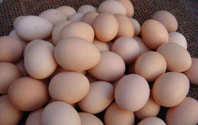 买鸡蛋时怎么看新鲜不新鲜,买鸡蛋时怎么挑新鲜鸡蛋