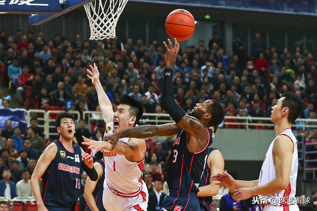 没有邹雨宸他站出来扛起进攻大旗，别忘了他是中国男篮红队一份子