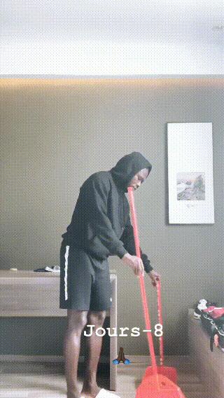 卓尔“隔离期”趣事多扫地尬舞玩音乐