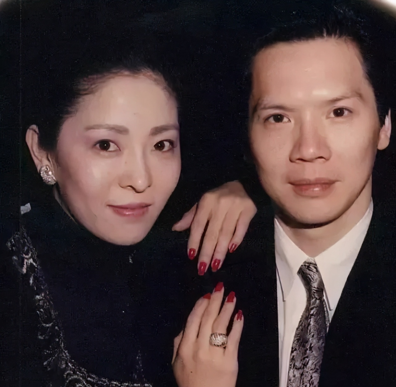 逼成龙下跪、掌掴曾志伟、封杀张柏芝?深扒向氏夫妇叱咤港圈史