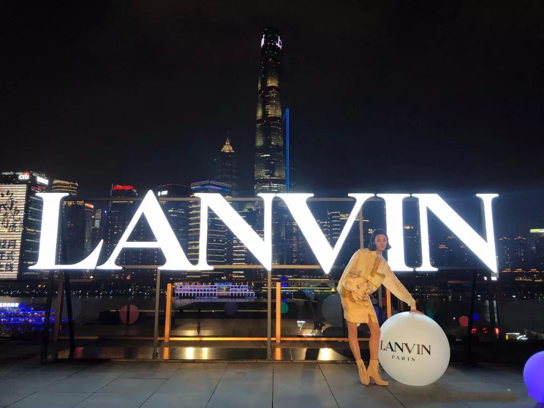 国际超模刘雯何穗,何穗刘雯谁的出场费高