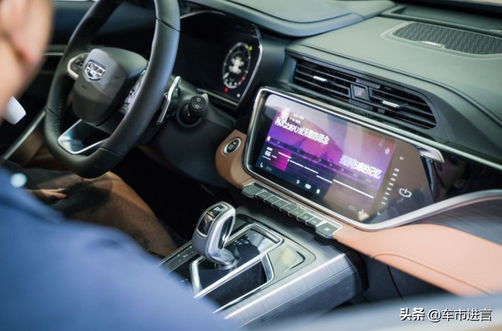 吉利博字辈车型,吉利汽车赠送5年的流量要插卡吗