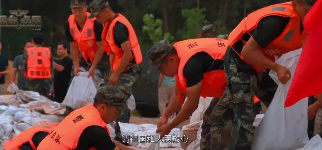 既是军人又是医生,是医者也是患者