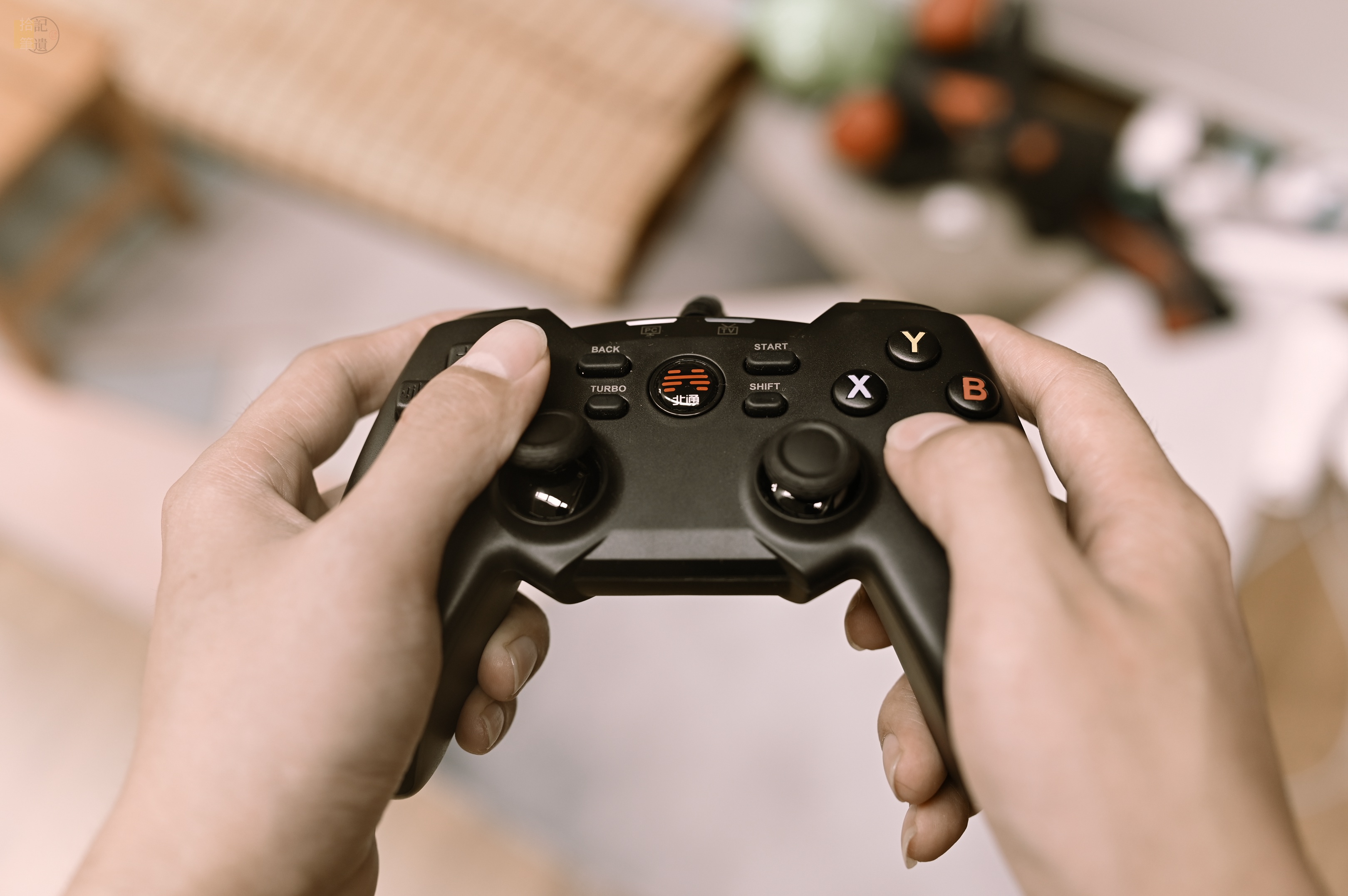 北通蝙蝠4游戏手柄上手体验,百元以内最好用的电脑手柄