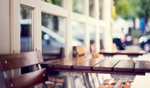 有乙肝的老人适合照顾小孩吗,老人有乙肝能进养老院吗