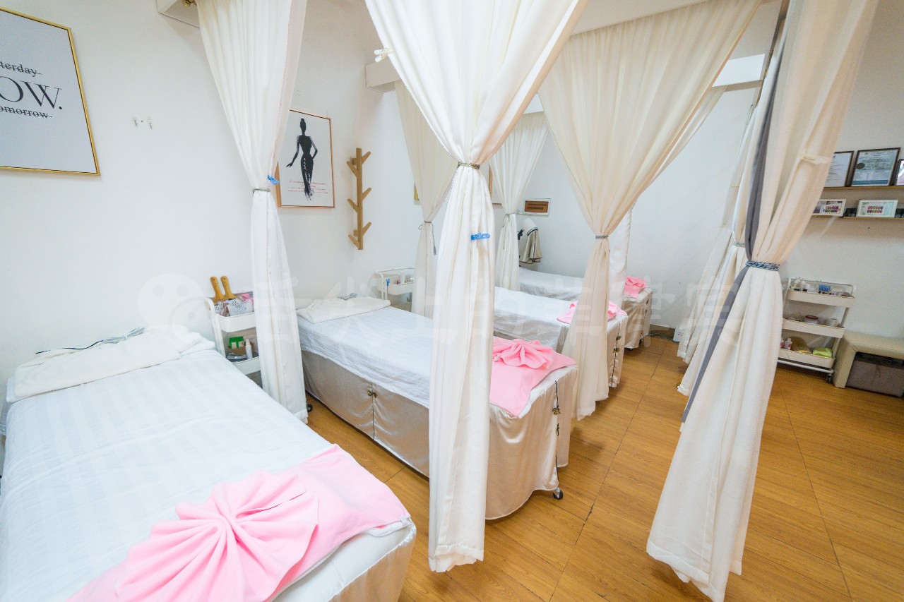 90后美女开了一家美容院,90后美女开直营店