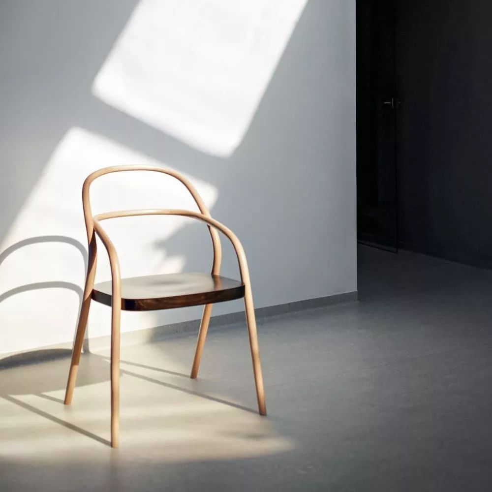 探访TON工厂看经典椅子背后的故事|疯狂24h我们去捷克干了啥？