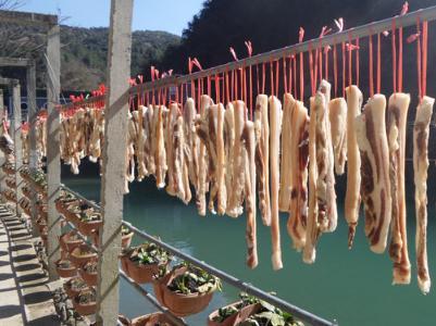 腊肉太咸怎么样做才好吃,腊肉炒竹笋腊肉太咸了怎么办