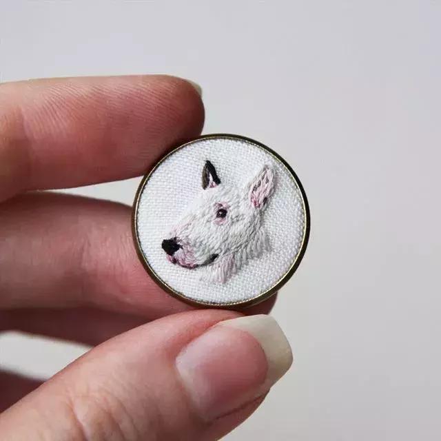 当一个程序员迷上了刺绣，就算手骨折了也无法阻止她……