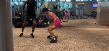 塔利斯卡与新欢PK球技！歌手女友秀胸部停球被老公穿裆过人很生气