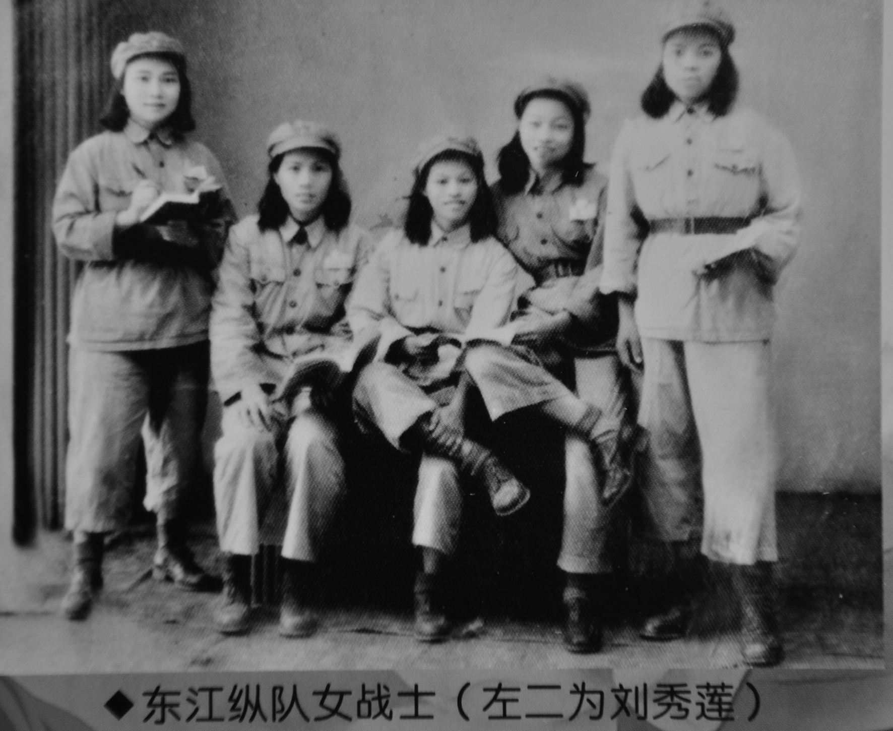 杩藉绾㈣壊璁板繂鑻遍泟浜虹墿鏁呬簨,杩藉绾㈣壊璁板繂鑻遍泟浜嬭抗