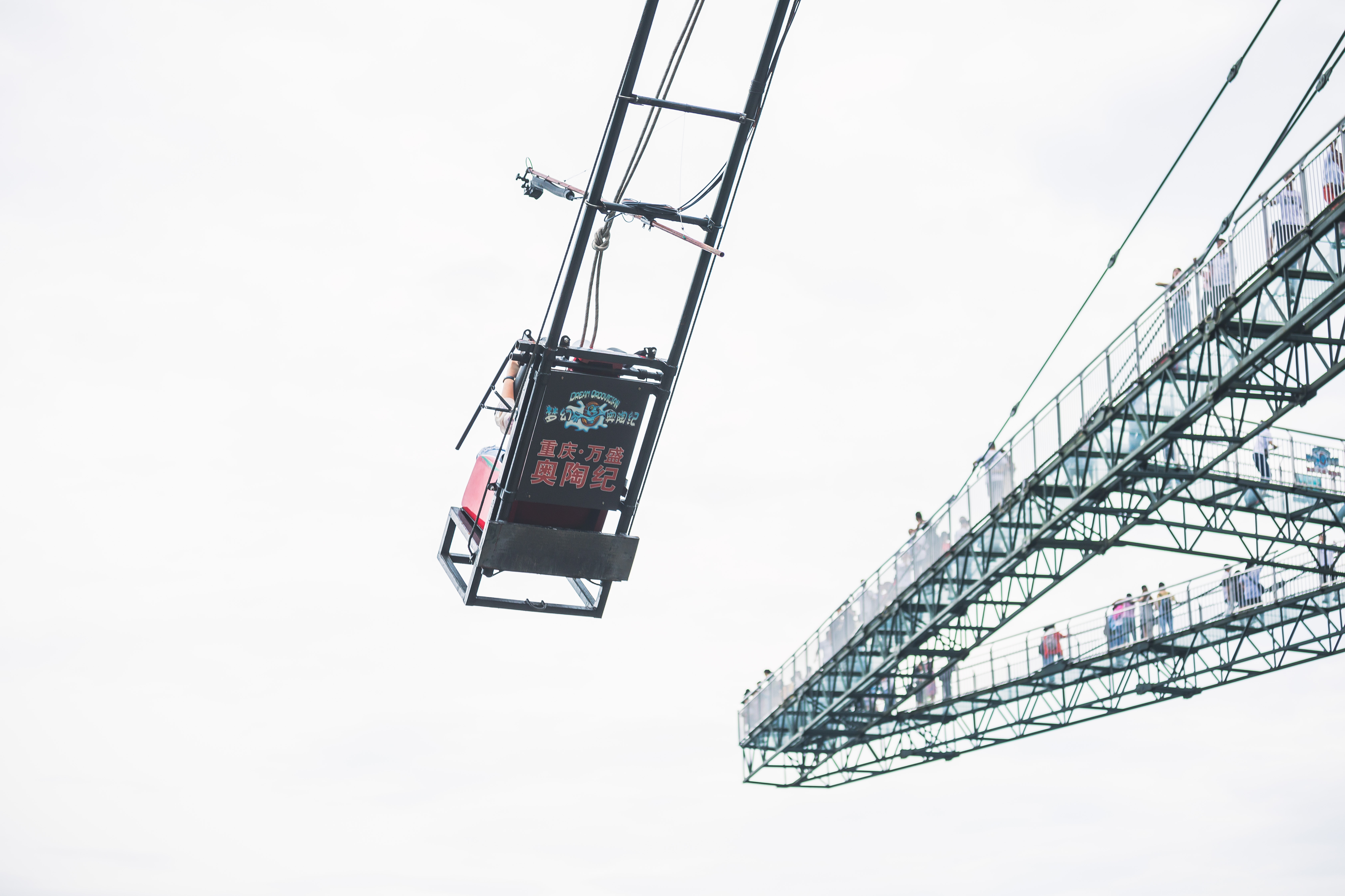 第一次去重庆奥陶纪应该怎样玩？真如抖音上那么刺激？亲自试试吧