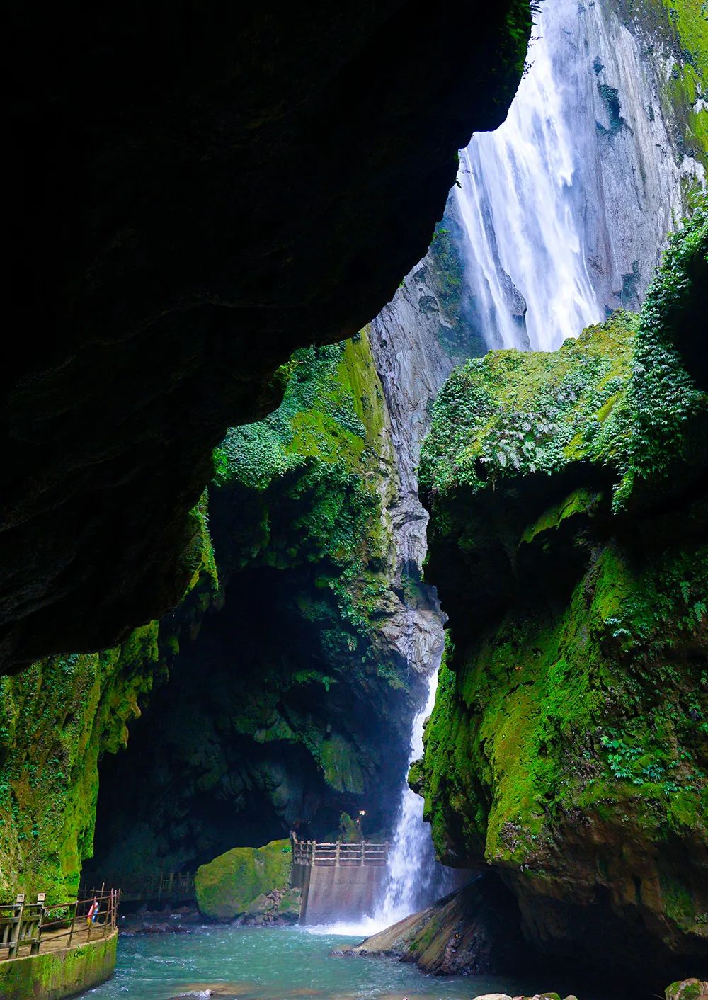 躲进这道地球上“美丽的伤痕”里，感受盛夏直降10℃的清凉