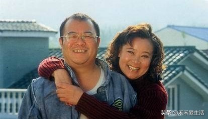 赵本山方青卓完整视频,一村之长赵本山方青卓的视频