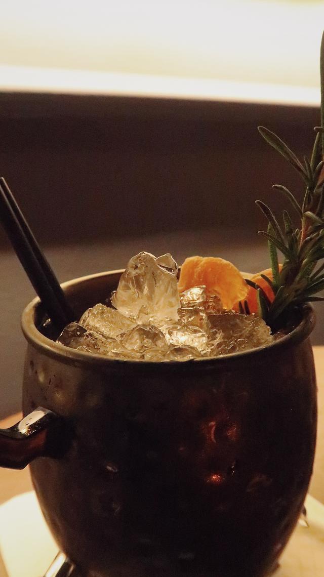 脸颊泛红毛孔粗大暗沉,脸颊泛红发烫毛孔扩张