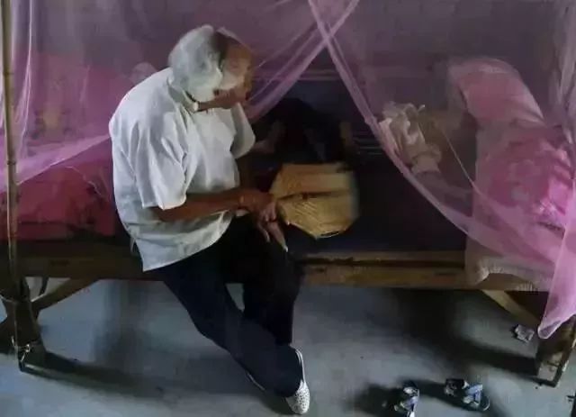 广西梧州1997年身份证,身份证是1999年的照片