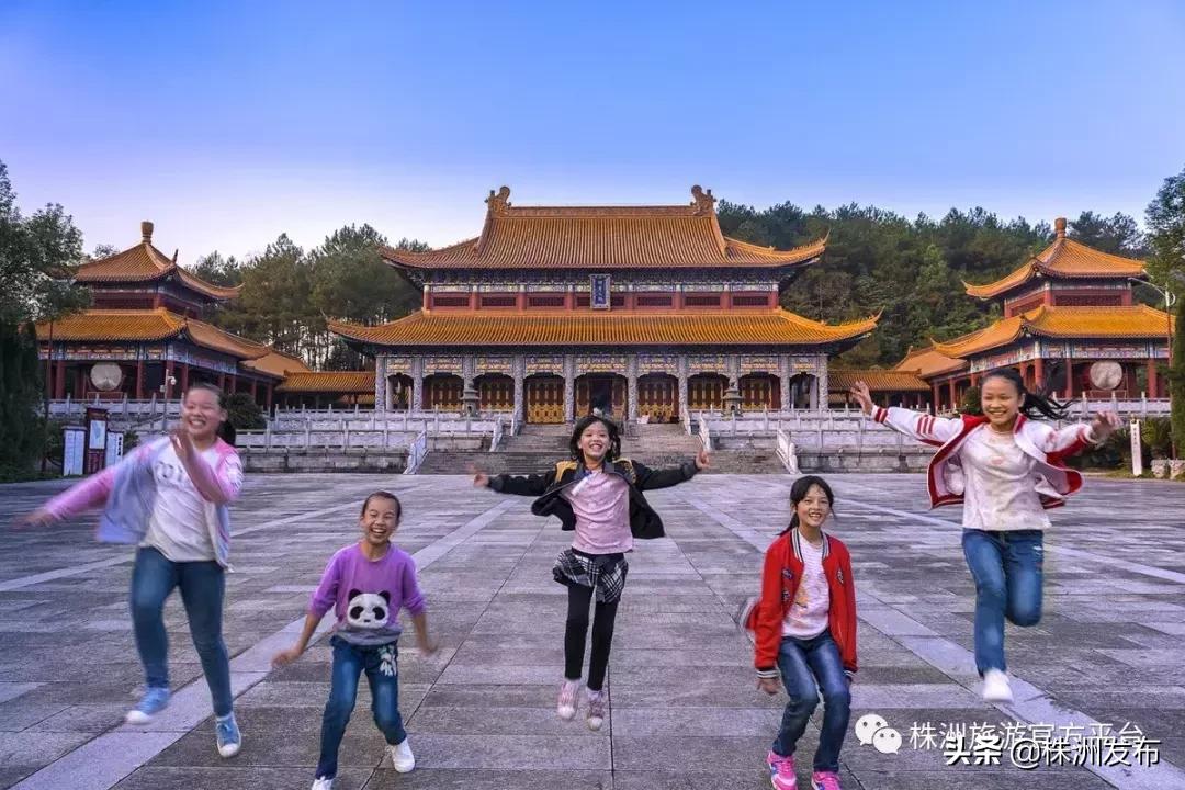 大家好，我叫炎陵，这是我的自我介绍，我想让你更懂我