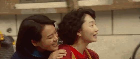 塑料姐妹花的感情生活,塑料姐妹花争抢法拉利男友