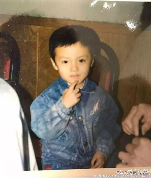 鹿晗被吐槽照镜子,鹿晗被小朋友抓拍