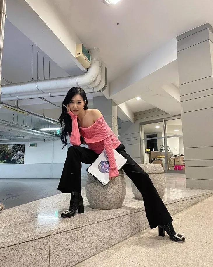 气质针织秋冬穿搭一整套,明星同款针织衫日常穿搭