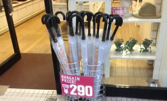 为什么日本人都用透明伞,透明伞比普通伞好吗