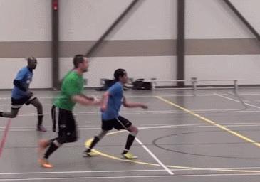 若是想赢就先摆出赢的姿态,想赢球练防守